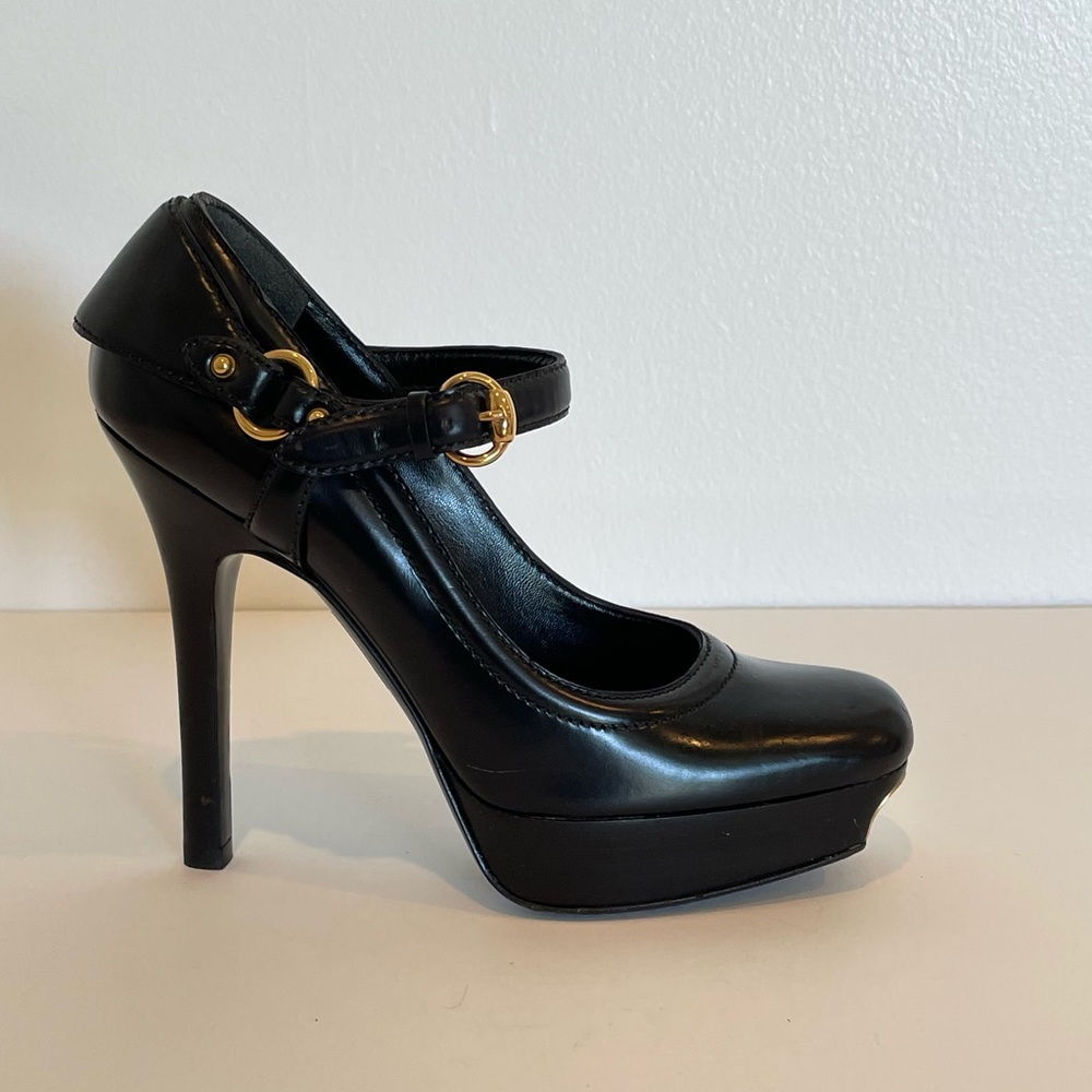 Gucci Black Pumps with Chunky Gold Accents - Size US 7